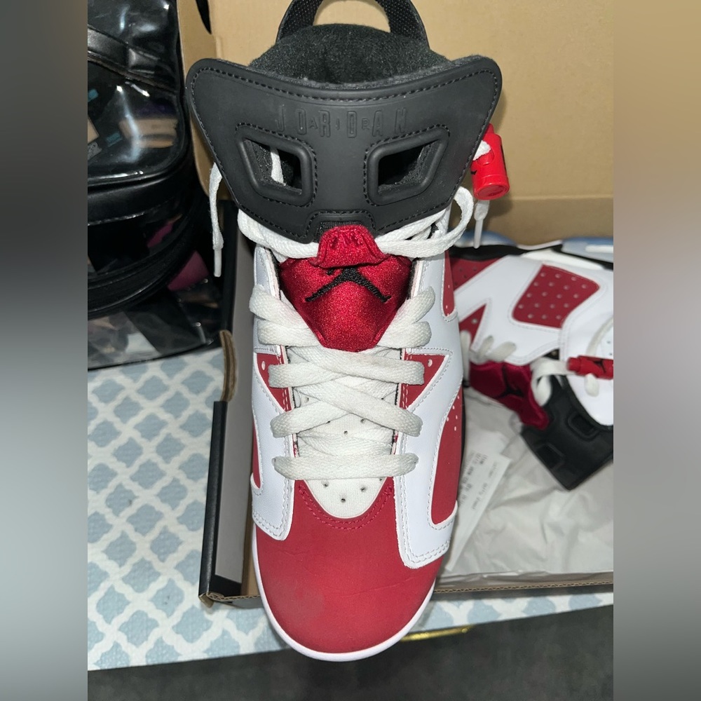 Jordan
Air Jordan 6 Retro "Carmine" sneakers